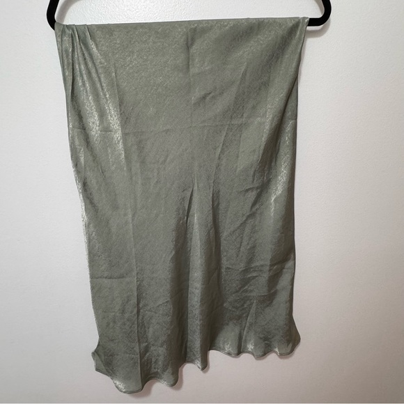 Pink & Sage green satin skirts - Picture 2 of 8